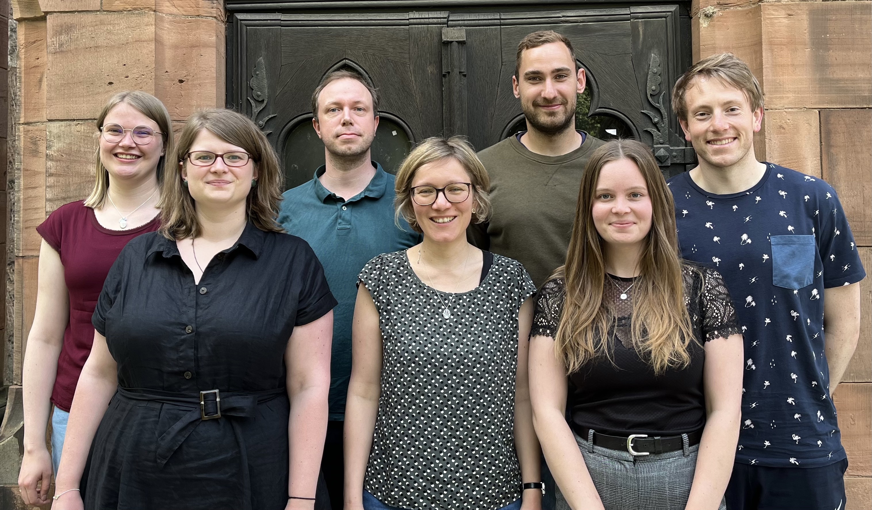 Foto des Teams. Zu sehen sind 7 Personen. Von links nach rechts: Mareike Krause, Lisa Dücker, Robert Engsterhold, Hanna Fischer, Felix Klaner, Ella Wissenbach und Clemens Wissel